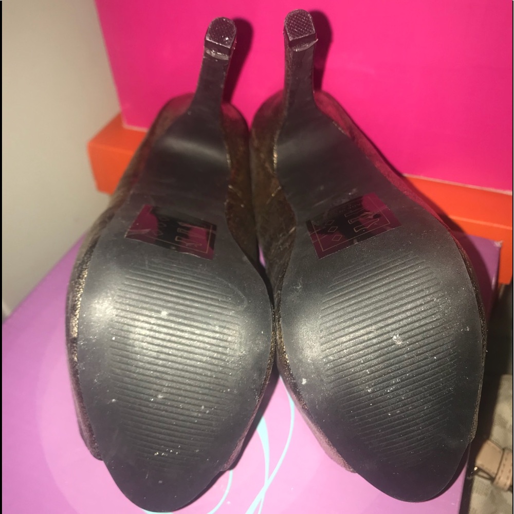 Heels - Picture 3 of 3